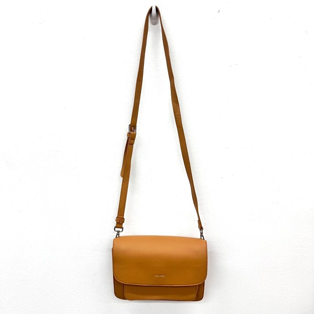 Pixie Mood Zoe Crossbody Purse Brown Minimalist Travel Vegan Leather‎